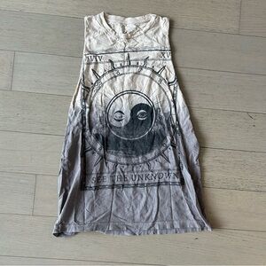 cut off sleeve shirt
“see the unknown”
brand life clothing co
size medium